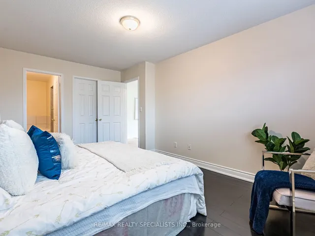 Additional image 19 of 25 Commodore Dr