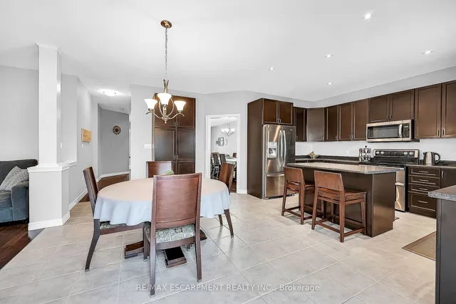 Additional image 13 of 31 Showcase Dr