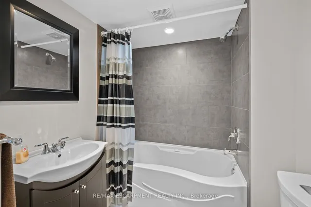 Additional image 24 of 1053 HELENA St