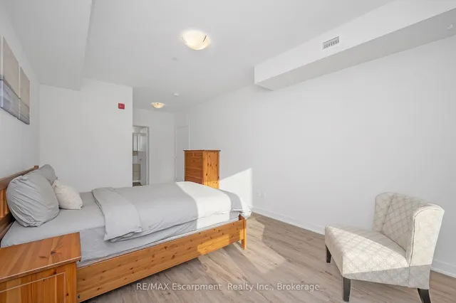 Additional image 21 of 320 PLAINS Rd Unit 220