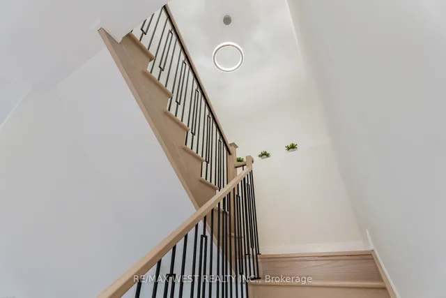 Additional image 17 of 1049 Greenwood Ave