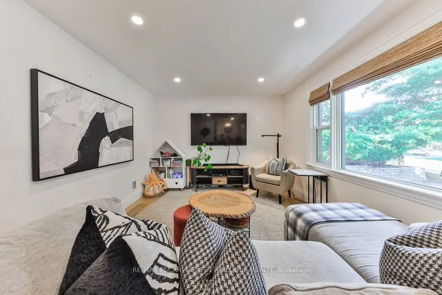 Additional image 12 of 319 Townsend Ave