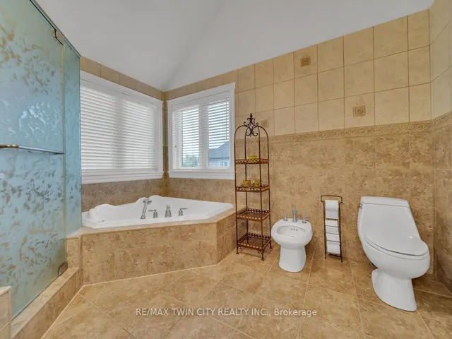 Additional image 19 of 26 Paddock Crt