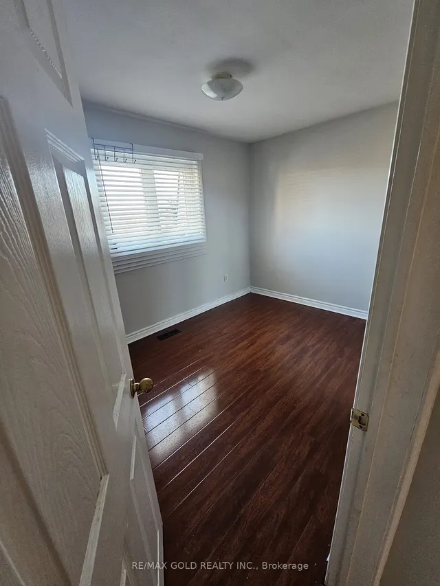 Additional image 10 of 29 Town House Cres Unit 29