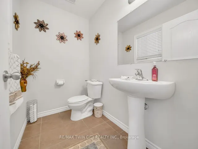 Additional image 15 of 46 Woodbine Ave