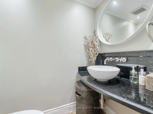 Additional image 19 of 80 Adelaide St Unit TH6