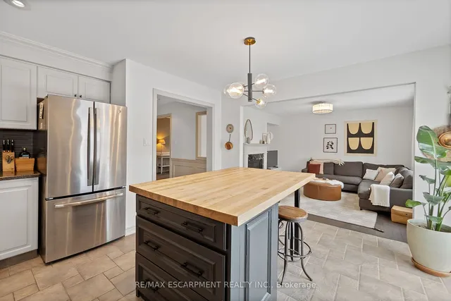 Additional image 16 of 45 STRATHROY Cres