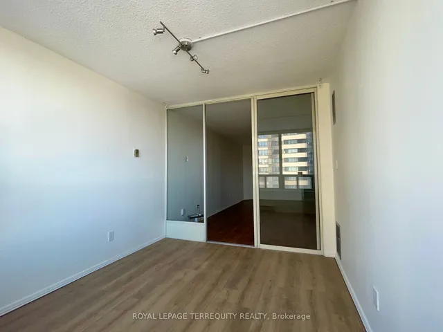 Additional image 11 of 30 Greenfield Ave Unit 1105