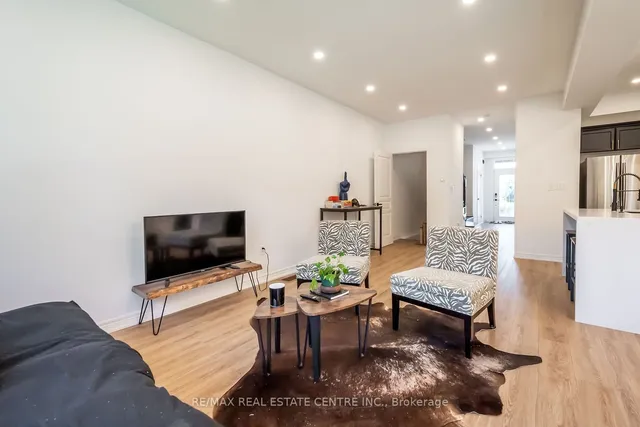 Additional image 6 of 370 Stonehenge Dr Unit 19