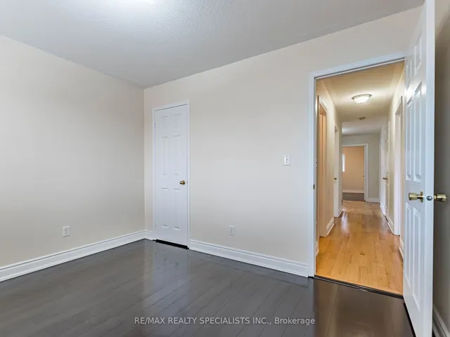 Additional image 23 of 25 Commodore Dr