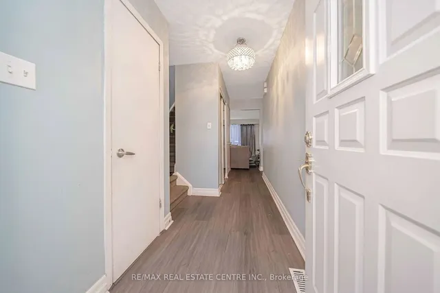 Additional image 5 of 27 Vodden Crt