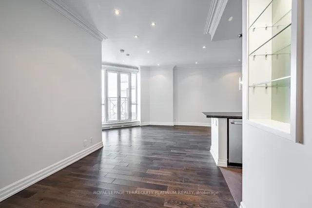 Additional image 3 of 38 Avenue Rd Unit 902