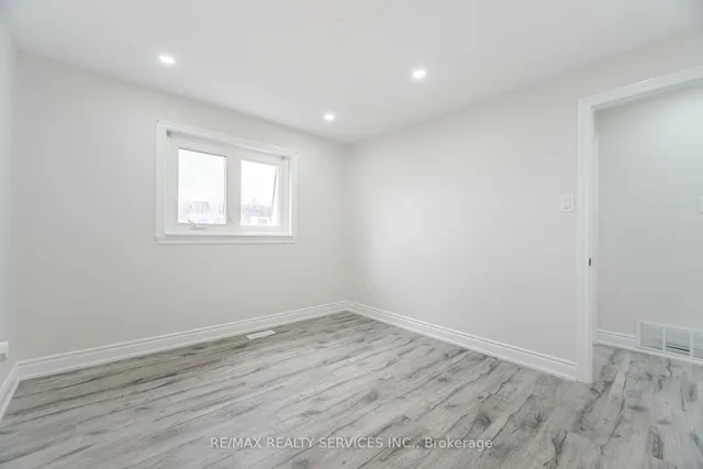 Additional image 20 of 41 Townhouse Cres