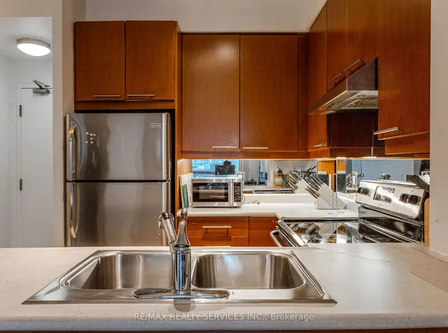 Additional image 7 of 1121 Bay St Unit 1407