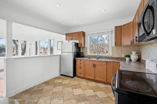 Additional image 10 of 1053 HELENA St