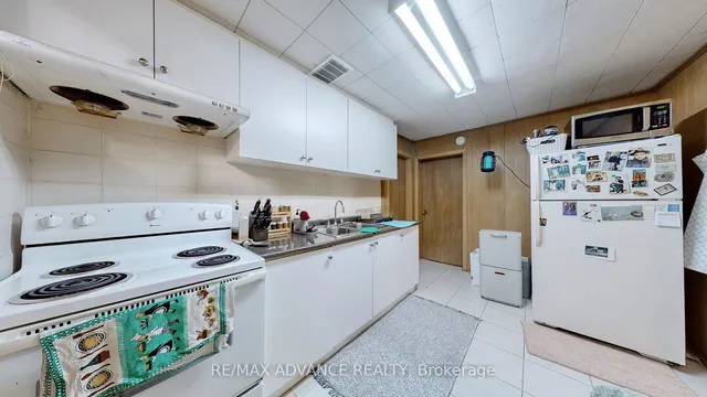 Additional image 32 of 15 Foxwarren Dr