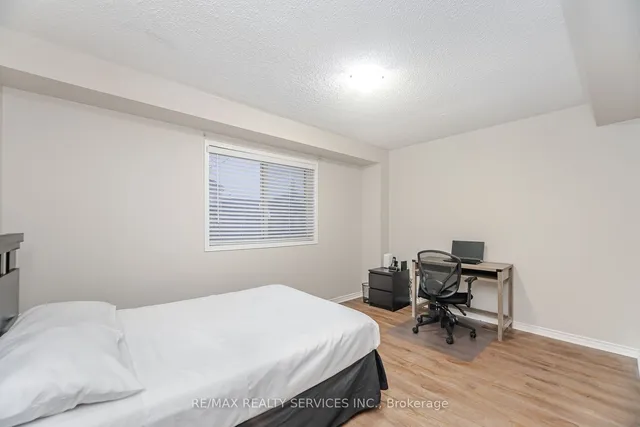 Additional image 23 of 47 Spadina Rd Unit 32