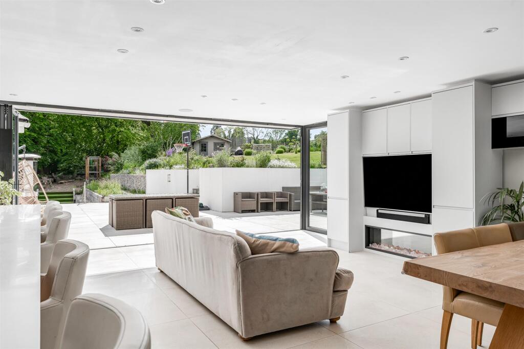 Additional image 37 of The Avenue, Welwyn