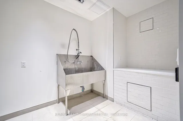 Additional image 23 of 10 DEERLICK Crt Unit 907