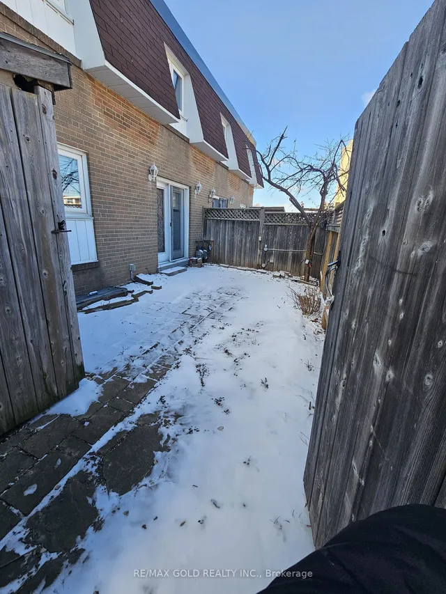 Additional image 19 of 29 Town House Cres Unit 29