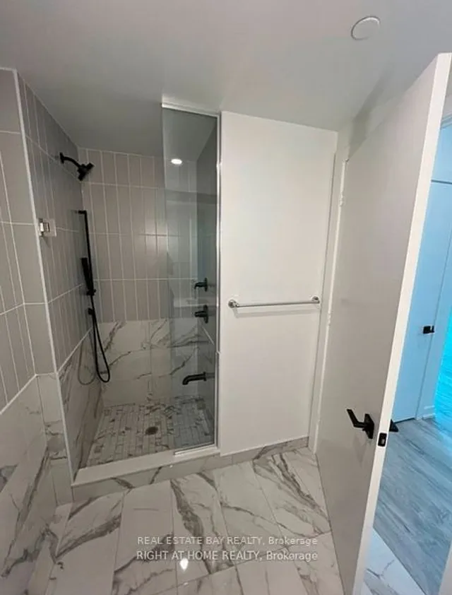 Additional image 11 of 327 King St Unit 4104