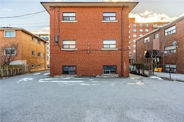 Additional image 6 of 261 Mohawk Rd