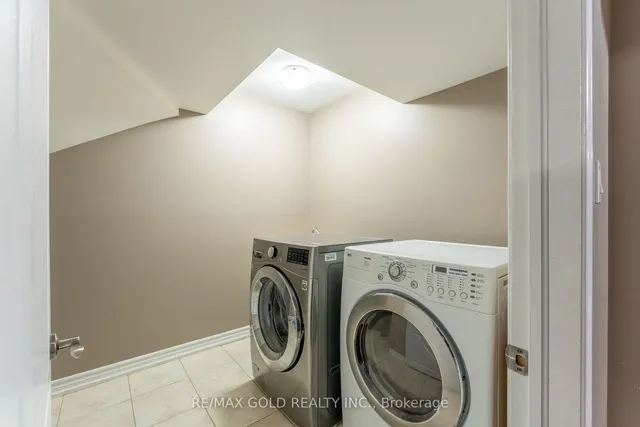 Additional image 31 of 16 Runnymede Cres