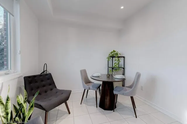 Additional image 12 of 219 Dundas St Unit 44