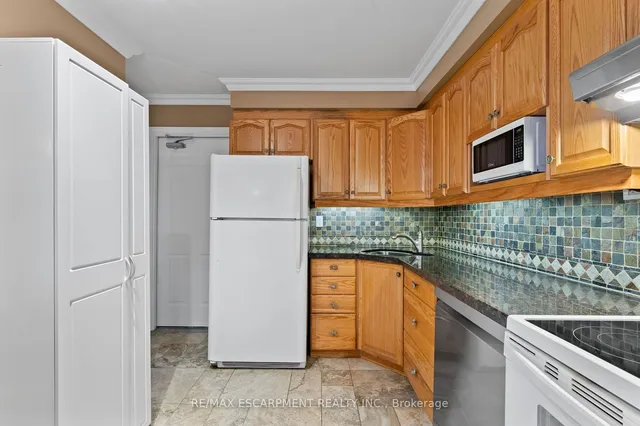 Additional image 14 of 79 Braeheid Ave Unit 16