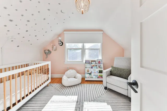 Additional image 22 of 319 Townsend Ave