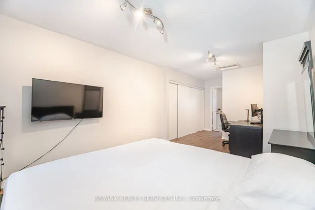 Additional image 17 of 47 Spadina Rd Unit 32