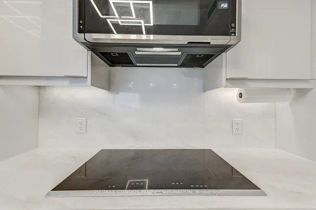 Additional image 18 of 1001 Bay St Unit 3211