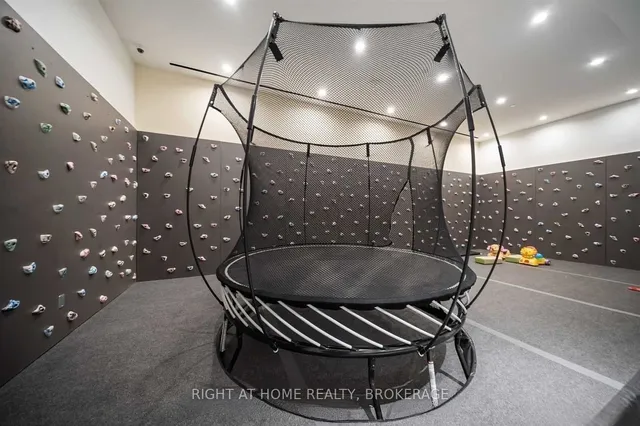 Additional image 21 of 39 Roehampton Ave Unit 1301