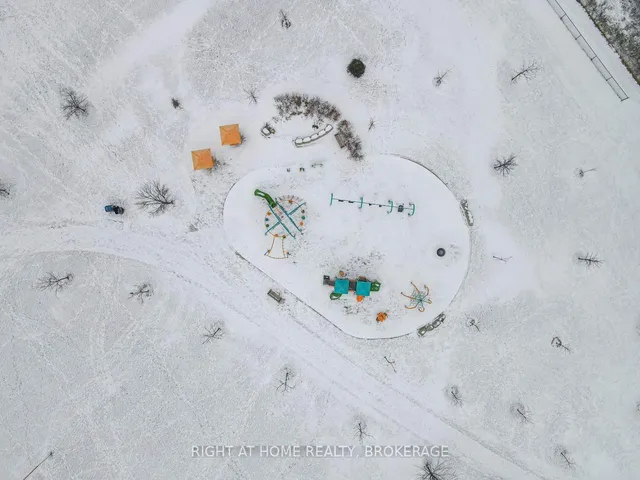 Additional image 32 of 46 L'Amoreaux Dr