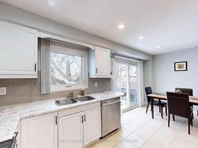 Additional image 11 of 8 Stephensen Crt