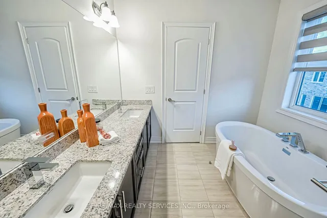 Additional image 28 of 5 Sinatra St