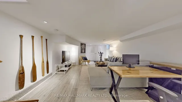 Additional image 19 of 135 Woodycrest Ave