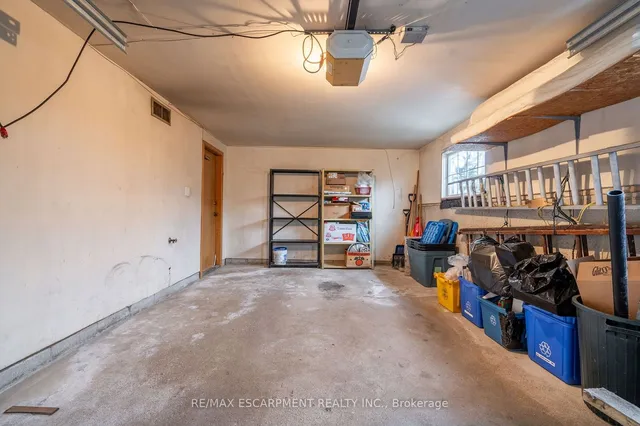 Additional image 36 of 44 CAPILANO Dr