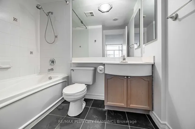 Additional image 19 of 600 Queens Quay Unit SPH07