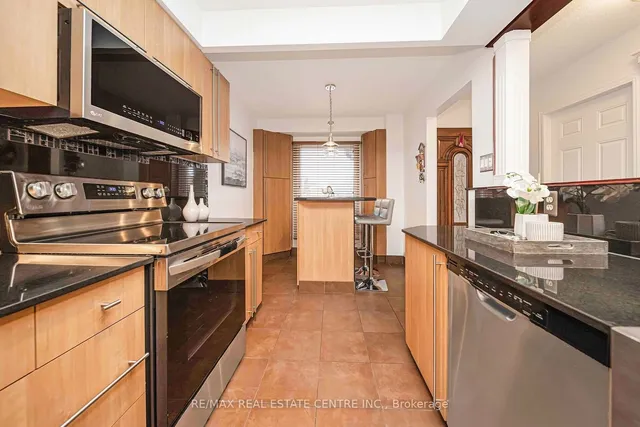 Additional image 16 of 78 Simmons Blvd