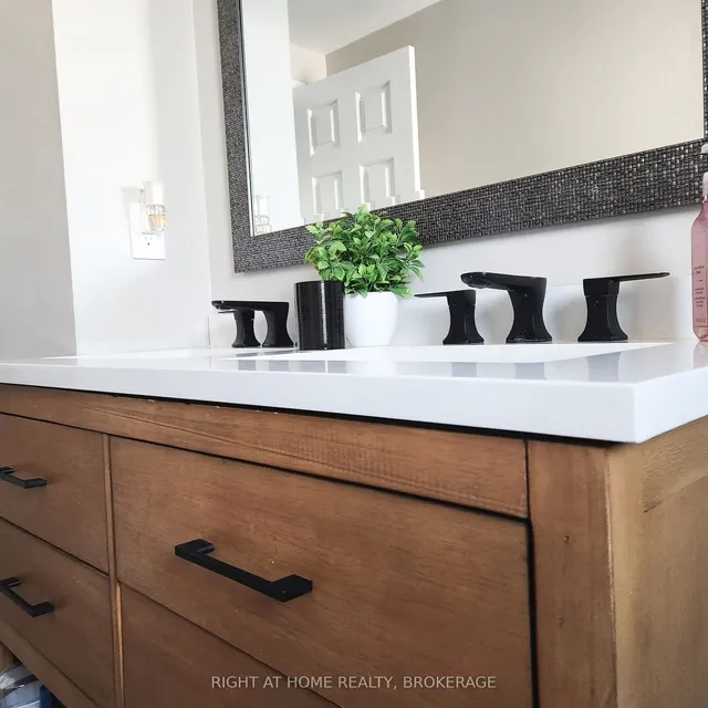 Additional image 27 of 2 Desantis Crt