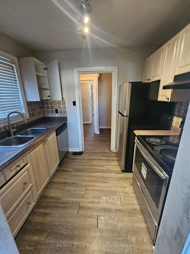 Additional image 4 of 29 Town House Cres Unit 29