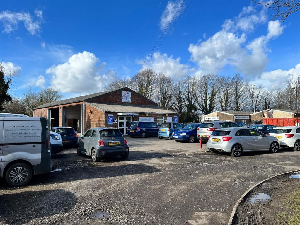 Additional image 10 of A REPUTABLE PROVIDER OF CAR MOTS, REPAIRS AND SERVICING, West Wilts Trading Estate, Wiltshire