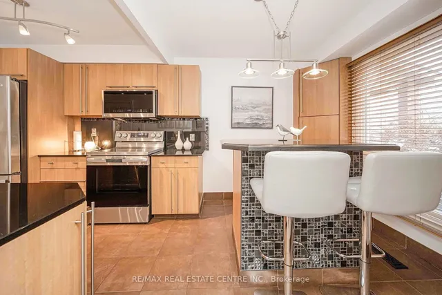 Additional image 10 of 78 Simmons Blvd