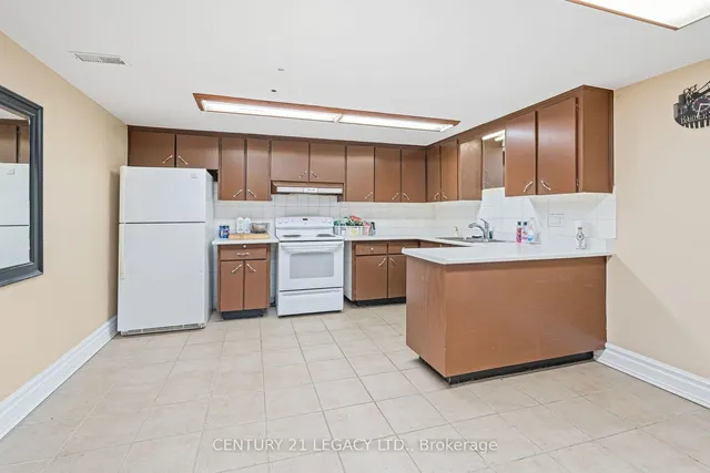 Additional image 32 of 17 Vange Cres