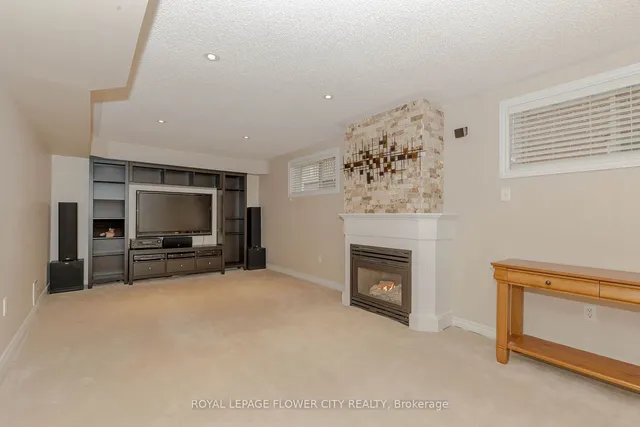 Additional image 22 of 142 Vintage Gate