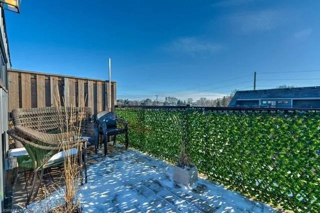 Additional image 35 of 219 Dundas St Unit 44