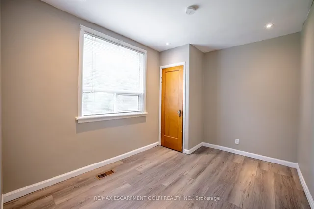 Additional image 18 of 86 Whitney Ave