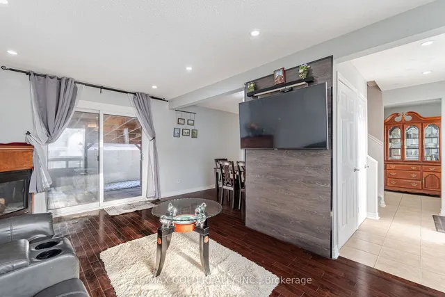 Additional image 10 of 11 Horatio Crt