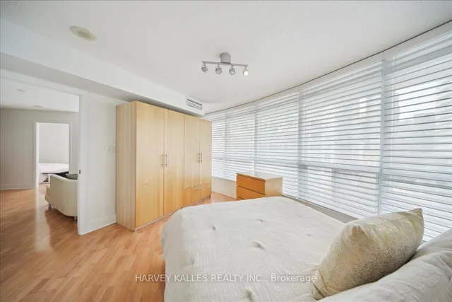 Additional image 29 of 550 Queens Quay Unit 809